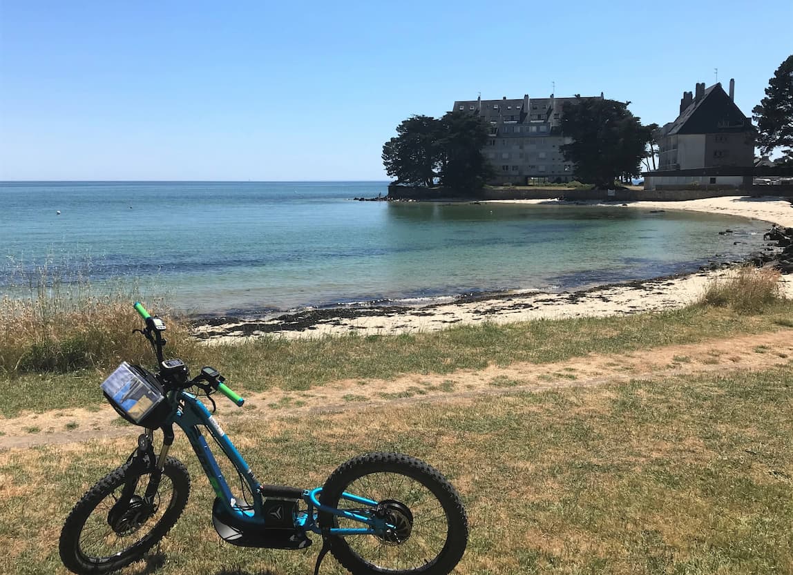 CARNAC : en E-Trott ou E-Fatbike dans les Alignements et tumulus CARNAC : en E-Trott ou E-Fatbike dans les Alignements et tumulus